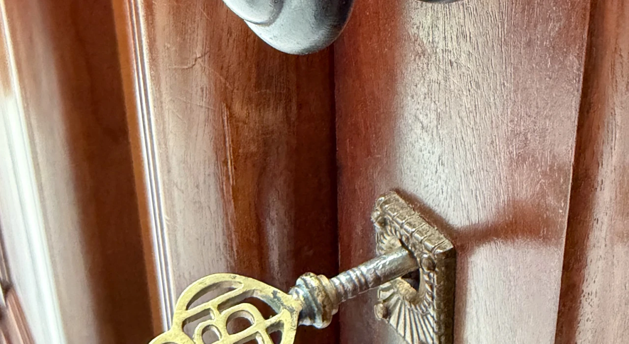 Arts & Crafts Armoire or Wardrobe by Jac. van den Bosch for 't Binnenhuis, 1910